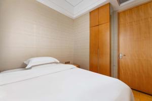 VanHao Serviced Apartment-Zhujiang Newtown-Near the US consulate-Vaperse the same building房間的床