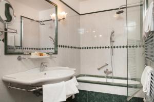 Un baño de Hotel Executive