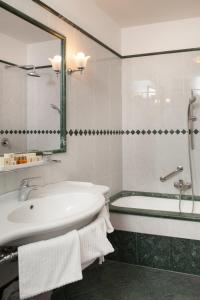 Un baño de Hotel Executive