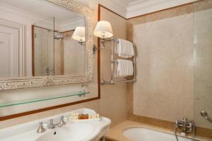 Un baño de Hotel Executive