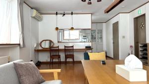Kuchyň nebo kuchyňský kout v ubytování Kurumi House + 24 fotografií
