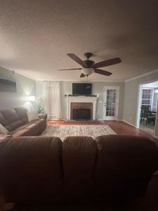 Χώρος καθιστικού στο Jason and Liz escapes