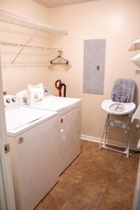 Φωτογραφία από το άλμπουμ του Jason and Liz escapes σε Anniston