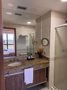 a bathroom with a sink and a shower at 820 Refúgio de Frente para o Rio in Manaus