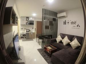 Una cocina o zona de cocina en B407-High Floor Pool View 1 Br At Ao Nang Beach