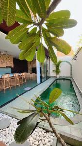 Bazén v ubytování Luxury Villa Pererenan 2 Bedroom nebo v jeho okolí