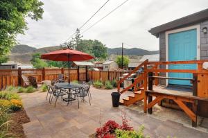 a patio with a table and chairs and an umbrella at Salida Terrace House Str#447 in Salida