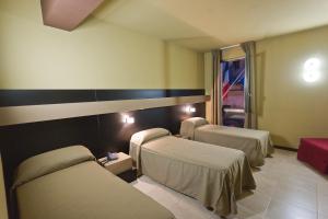 Postel nebo postele na pokoji v ubytování Melqart Hotel + 23 fotografií