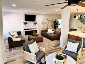 a living room filled with furniture and a fireplace at Beach Life in Belmont Shore in Long Beach
