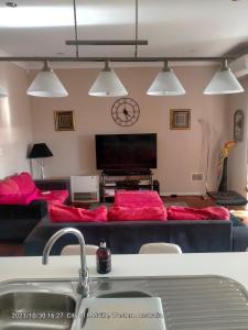 TV a/nebo společenská místnost v ubytování Palmyra Secure holidays Townhouse