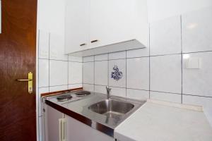 Kuchyň nebo kuchyňský kout v ubytování Apartments Bartul + 113 fotografií