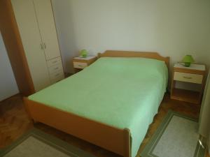 Postel nebo postele na pokoji v ubytování Apartments Maslina