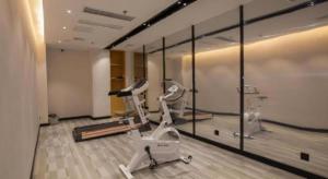 Fitness centrum a/nebo fitness zařízení v ubytování Borrman Hotel Shaoguan Nanxiong Rt-Mart