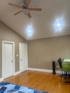 Gambar di galeri bagi Windsor Home Room 4 di Windsor +3 gambar