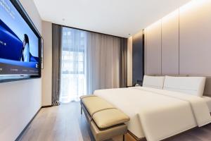 Ένα ή περισσότερα κρεβάτια σε δωμάτιο στο Atour Hotel Shanghai Daning International Circus City +56 φωτογραφίες