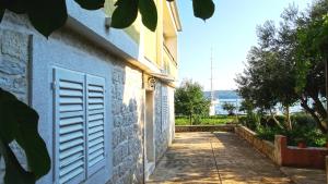 Vonkajšia záhrada v ubytovaní Seaside Villa Mia Trogir