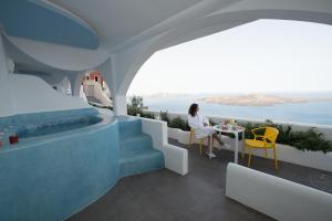 Uma área de estar em Fanari Vista Suites