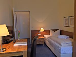 Postel nebo postele na pokoji v ubytování Hotel Gersfelder Hof