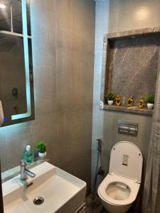 Ένα μπάνιο στο The Luxe Loft city or lake view +17 φωτογραφίες