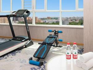 O centro de fitness e/ou as comodidades de fitness de Metropolo Hotel Yining Development Zone Hanma Building