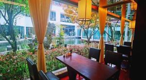 O grădină în afara Huangshan Shuguang Yusong Hotel