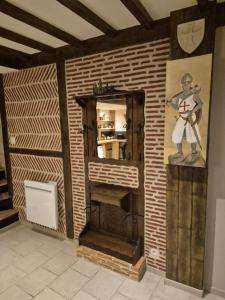 a corner of a room with a brick wall at Maison Médiévale LAON in Laon