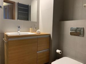 Ένα μπάνιο στο Apartament Związkowiec