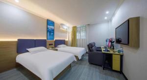 TV o dispositivi per l'intrattenimento presso GreenTree Inn Shanghai MinHang ZhuanQiao Subway Station East ZhuanXing Road Shell Hotel