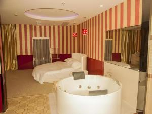 GreenTree Inn Wuhu Fangte Second Phase Nanxiang Wanshang Express Hotel 객실 침대
