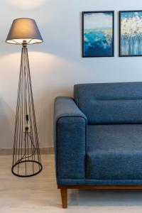 Setusvæði á Stylish Urban Apt- Soak Up The City's Vibes