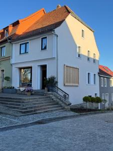 a white house with an orange roof at Comfy Forest in Buttelstedt