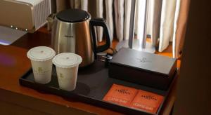 Top Cloud Hotel Iksan的咖啡和沏茶工具