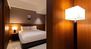 Top Cloud Hotel Iksan客房内的一张或多张床位