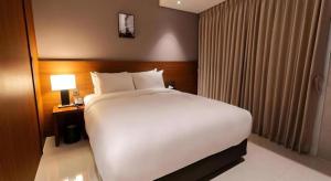 Top Cloud Hotel Iksan客房内的一张或多张床位