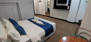 Кровать или кровати в номере Belvilla Cozy Stays Near Airport Formerly Boss Hotel +124 фотографии