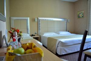 Postel nebo postele na pokoji v ubytování Hotel Susa + 37 fotografií