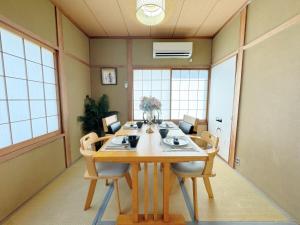 a dining room with a table and chairs at 5 mins walk from Yuzaki bus stop, sea view, parking lot, in Shirahama