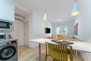 Dapur atau dapur kecil di 1 Bedroom Apt 85 Mts To Beach