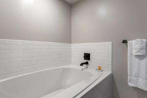 Ένα μπάνιο στο Bluegreen Vacations Hotel Blake, Ascend Resort Collection