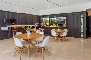Η κουζίνα ή μικρή κουζίνα στο Bluegreen Vacations Hotel Blake, Ascend Resort Collection