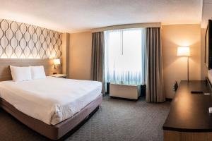 Postelja oz. postelje v sobi nastanitve Radisson Hotel Duluth-Harborview