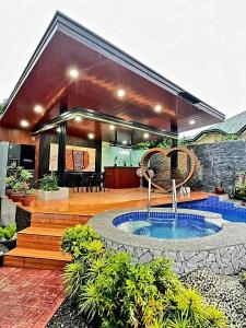 Bazén v ubytování Fairway Vacation House Baguio and Agoo La union nebo v jeho okolí