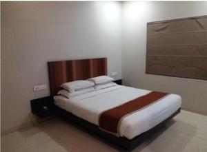 Hotel Rasika客房内的一张或多张床位