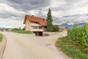 a house on the side of a dirt road at The Barn Košnik in Kranj