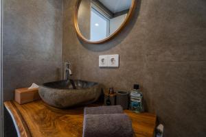 Et badeværelse på Wolu Loft 28 - 1BR North Canggu