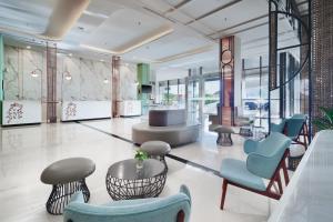 Luwansa Hotel and Convention Center Manado的休息区