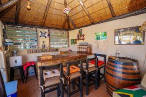 Restoran atau tempat lain untuk makan di Terrys Cozy Homestay