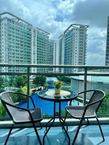 a balcony with a table and chairs and a view of buildings at Dream Escapade in Manila +10 photos