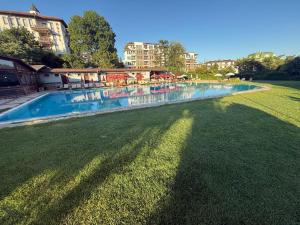 Hồ bơi trong/gần Elena Place