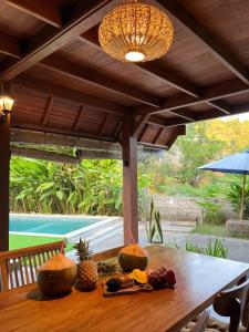 Jídlo v vily nebo okolí